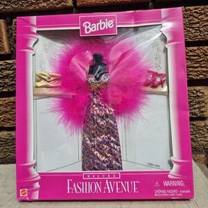 Vintage Barbie Fashion Avenue Outfit NRFB Deluxe 14307  Patterned Dress Boa